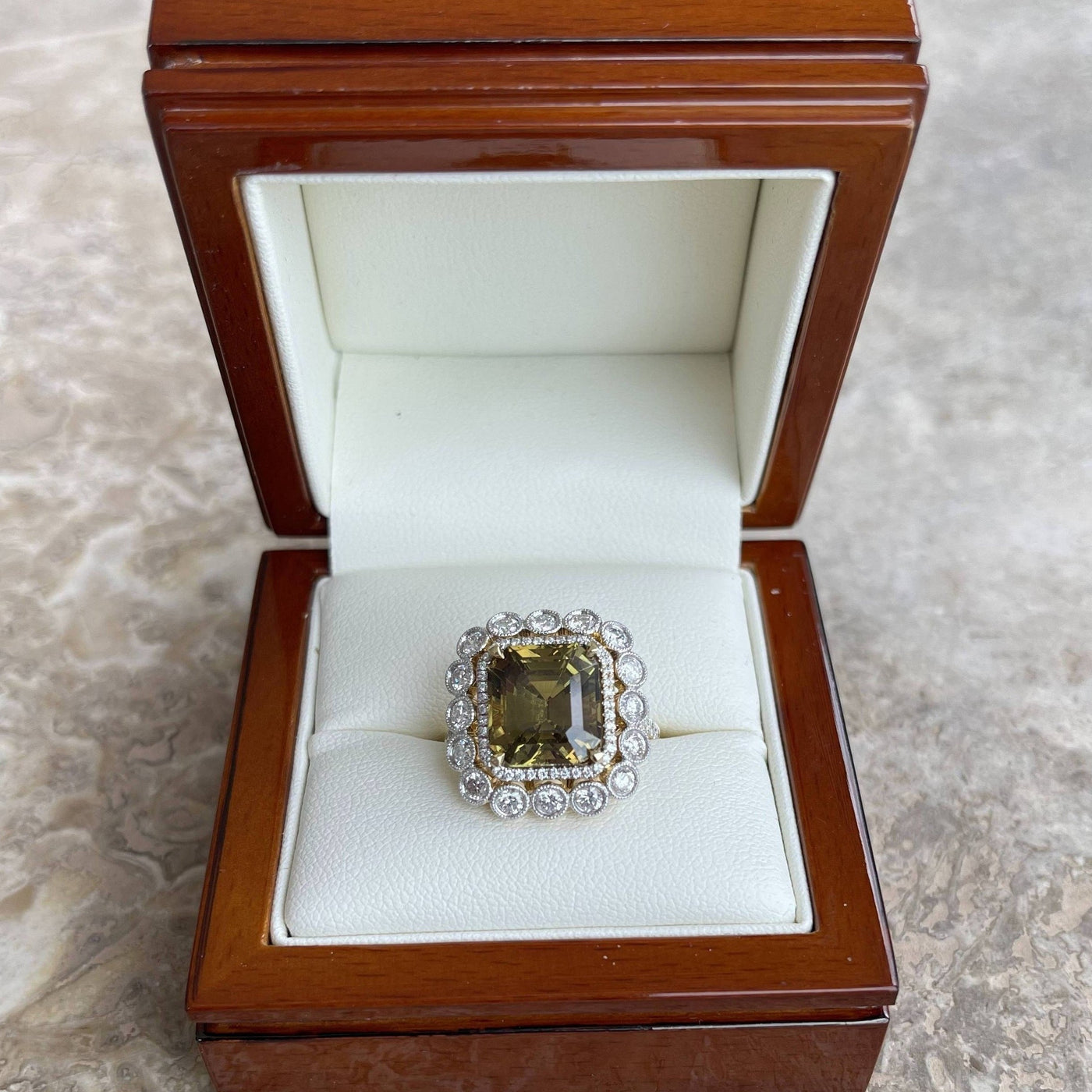 18CT yellow gold chrysoberyl (Natural Alexandrite) and diamond ring GIA CERTIFIED